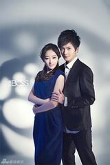 组图：杨洋蒋梦婕登杂志封面 演绎情侣档甜蜜新春