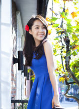 组图：孟丽搞怪可爱写真 清新初夏仙子感觉