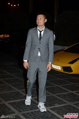 组图：何韵诗出席婚宴 与容祖儿刘浩龙首度聚首