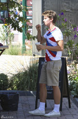 组图：施瓦辛格17岁爱子帕特里克帅气亮相街头