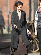 组图：凯特-温斯莱特接班人拍新片 演绎知性美