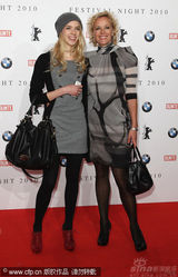 幻灯图：群星齐聚电影节之夜活动 布吉特举止出位