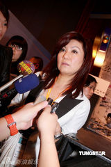 幻灯：乐易玲改风格接受访问 承认员工曾接受调查