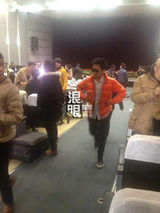 独家：春晚彩排 赵本山土豪装与蔡明严肃谈节目