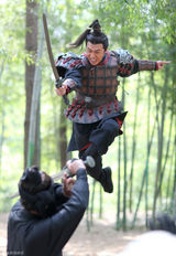 幻灯图：《秦俑情》横店探班 杜淳伤后再战武戏