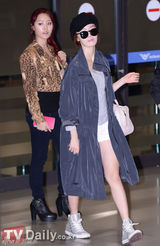 组图：众星结束金唱片返韩 具荷拉素颜SJ裹冬衣