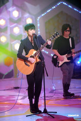 幻灯图：泳儿性感装扮抢收视 何润东想赴港苦练粤语