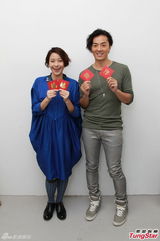 组图：林嘉欣着蓝装与郑伊健 甜蜜互动喜气拜年
