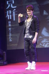 组图：吴克群阿娇(钟欣桐)不惧绯闻甜蜜牵手