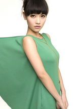 组图：孙骁骁感情甜蜜 写真曝光清新可人