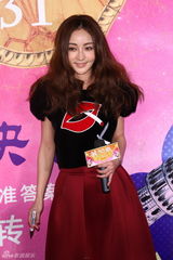 组图：《等风来》倪妮演装女 冯绍峰包场支持