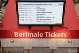 组图：柏林影展紧张筹备 民众排队买票现场爆满