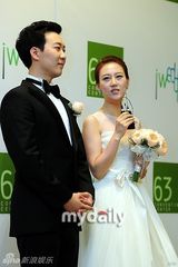 组图：韩星张润贞婚前记者会 称想多生孩子