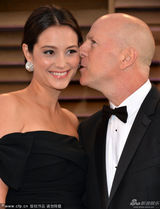 组图：奥斯卡晚宴养眼 可儿秀半球龙女大露背