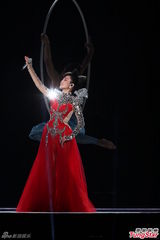 组图：江蕙劈腿挑战现代舞 阿妹买燕窝送二姐