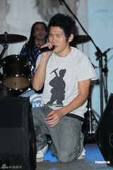 组图：曹格欲捐演唱会收入 不怕与萧敬腾比较