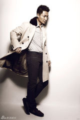 组图：李宗翰型男写真尽显时尚儒雅