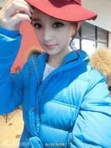 组图：女子酷似杨幂  网友直呼傻傻分不清