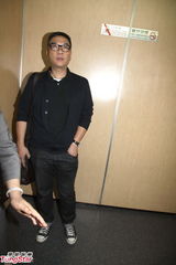 组图：关之琳否认百万办父丧礼 关锦鹏万梓良致祭