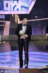 组图：《绅士的品格》获9奖 JYJ朴有天人气爆棚