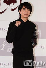 组图：《少女》试映会 金时厚金允慧共谱纯恋