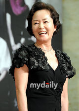 组图：韩星池成宣传新剧 车艺莲与廉晶雅成焦点