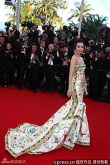 组图：范冰冰亮相戛纳 中国风长裙展东方风情