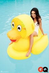 组图：米拉-古妮丝登《GQ》 透视装热裤秀性感