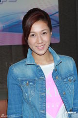 组图：钟嘉欣为剧集庆功 黄宗泽因拍剧缺席