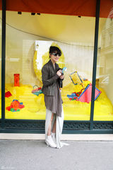 组图：时尚买手陈燃巴黎淘货 悠闲自得解读时尚