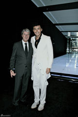 组图：胡兵庆典引潮流风尚 白色秋冬款新装简约优雅