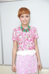 组图：《劲歌金曲》录影 容祖儿郑伊健亮相