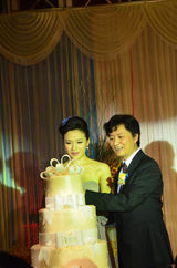 组图：导演黄健中儿子大婚 田华张纪中等群星捧场