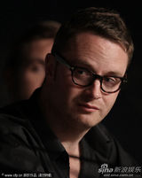 高清图：《亡命驾驶》发布会 高斯林潮范“睡衣”