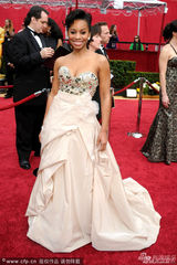 高清组图：阿尼卡-诺尼亮相 素雅礼服闪钻晃眼