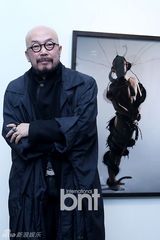 组图：韩时装设计师李尚峰办个人裸体艺术展