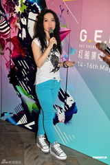 组图：邓紫棋红馆劲歌热舞 谢安琪张继聪夫妇助阵