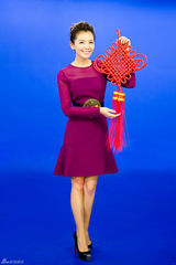 秦海璐刘涛红裙美颜喜洋洋 骏起菲阳齐贺年(图)