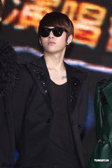 高清图：韩国五大组合天团开唱 SJ压轴掀高潮 