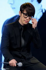 高清组图：SJ-M北京发新专辑 成员变上班族卖萌