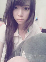 组图：翻版侯佩岑网络走红 网友赞人美胸更美