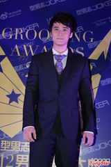 组图：贾乃亮当奶爸有难度 何洁谈释小龙超尴尬