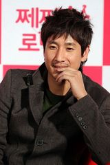 高清图：崔江熙李善均出席《吝啬罗曼史》发布会