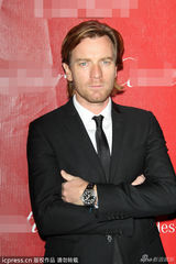 组图：桑德拉出席棕榈泉电影节 朱莉娅-罗伯茨豹纹争艳