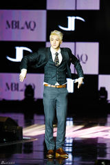 独家高清：韩团MBLAQ发新辑《BROKEN》化身暖男