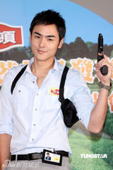 幻灯图：阮经天代言与奶牛共舞 畅谈合作感受无厘头