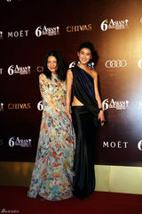 组图：陈燃出席亚洲电影节 香肩半露优雅性感