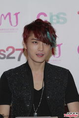 组图：韩星金在中开发布会 优雅亮相帅气魅惑