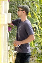 组图：贾斯汀婚后首现身婚戒闪耀