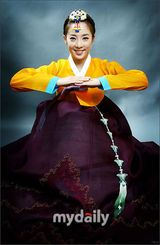 组图：韩星穿韩服拍写真迎中秋 南圭丽(南奎丽)典雅朱元粉嫩